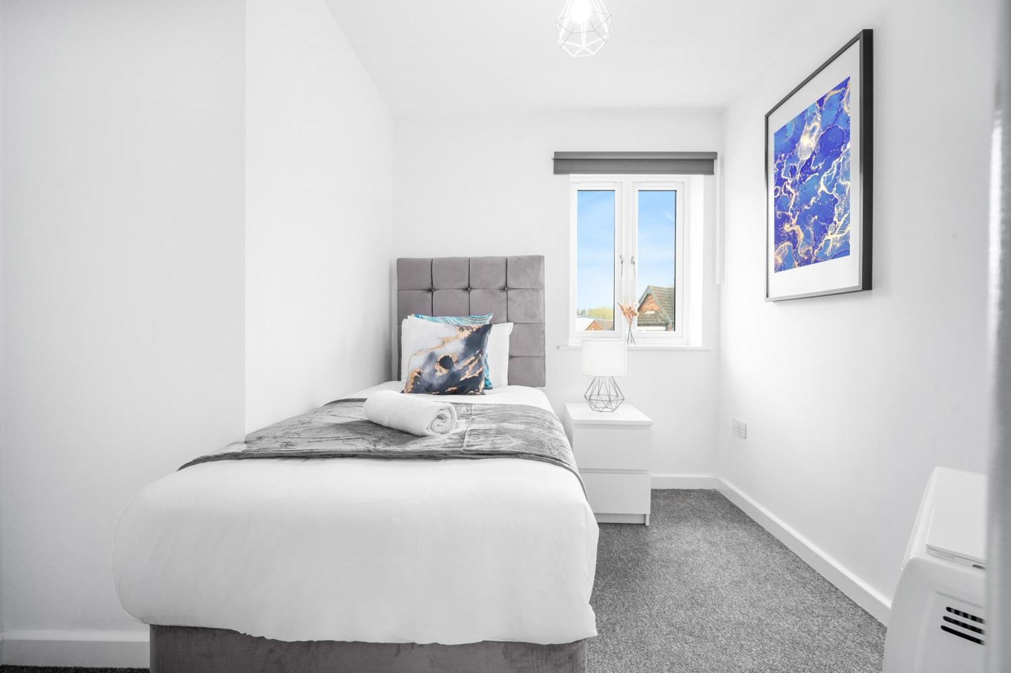 2 Bedroom Apartment - Private Parking - Wifi - Netflix - Top Rated - 51C Cradley Heath Exterior foto